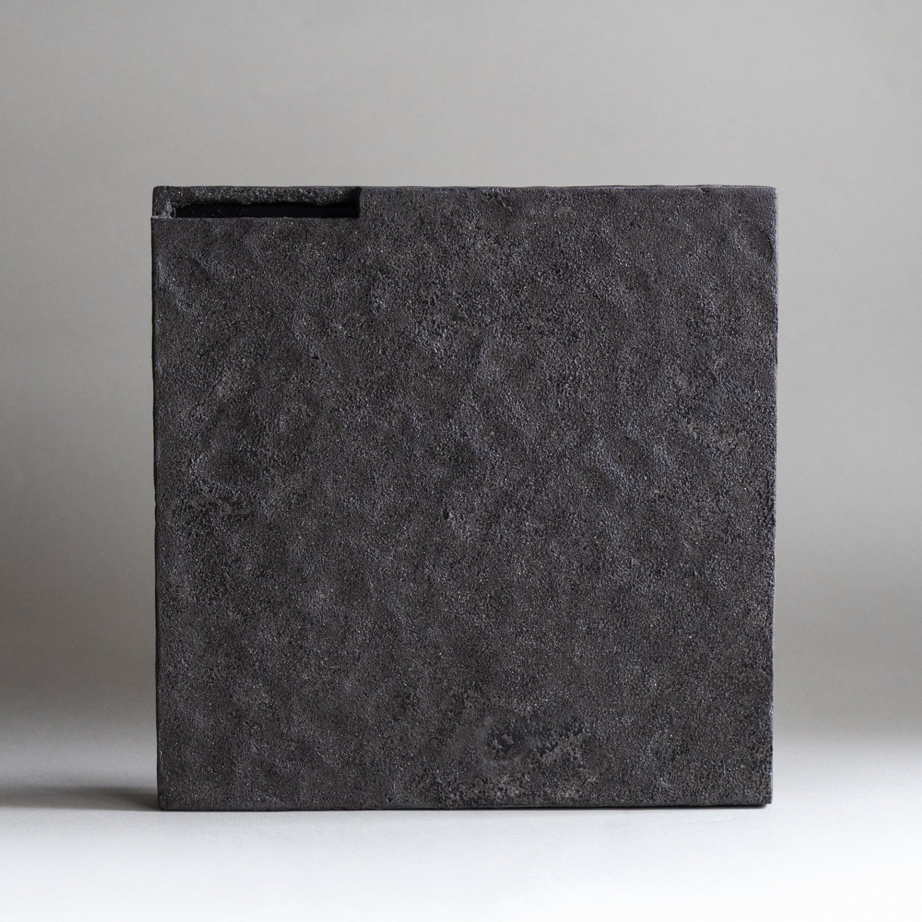 Flat Vase L