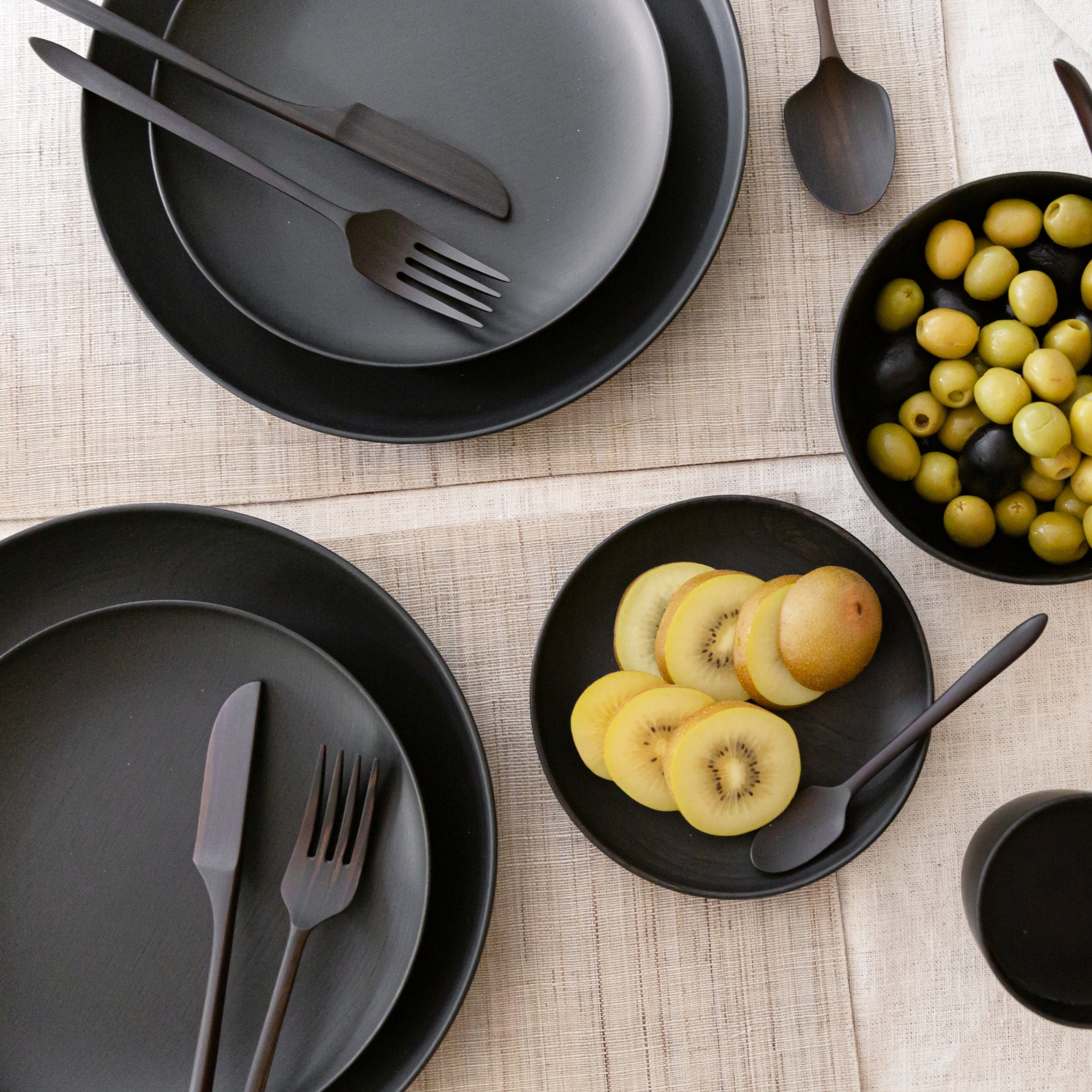 Kaga Plates & Bowl