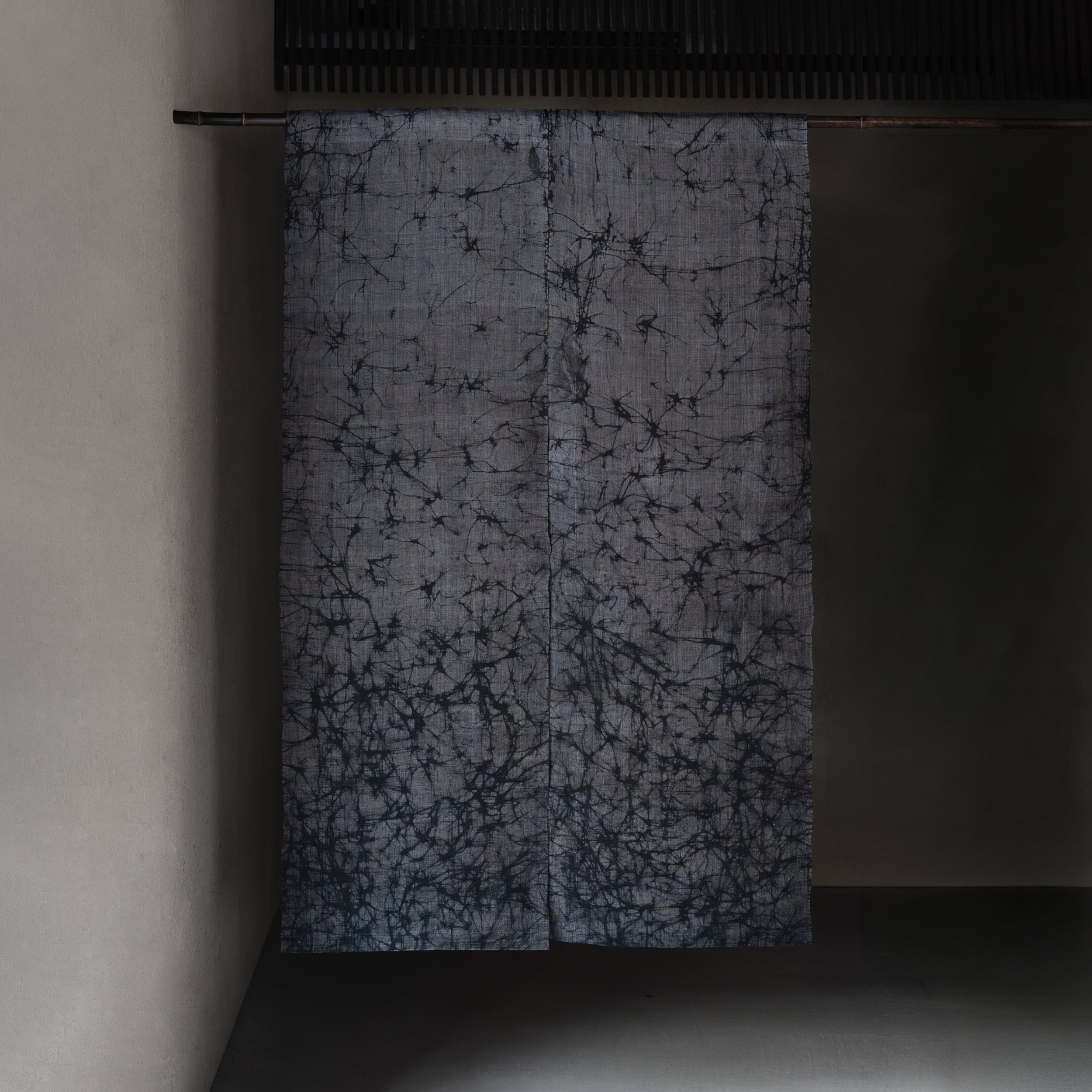 Rōketsu-zome Noren - Gray & Black