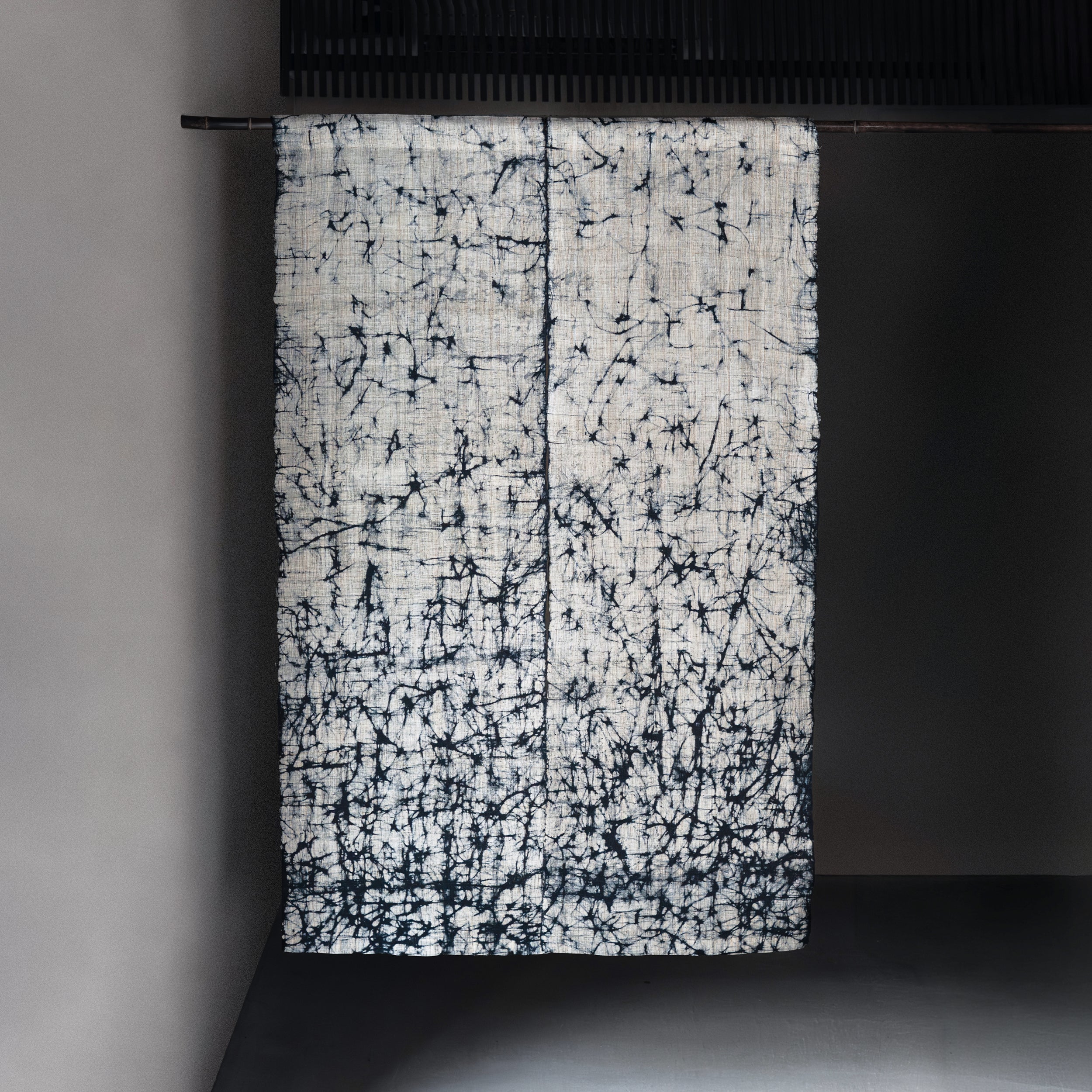 Rōketsu-zome Noren - Natural & Black